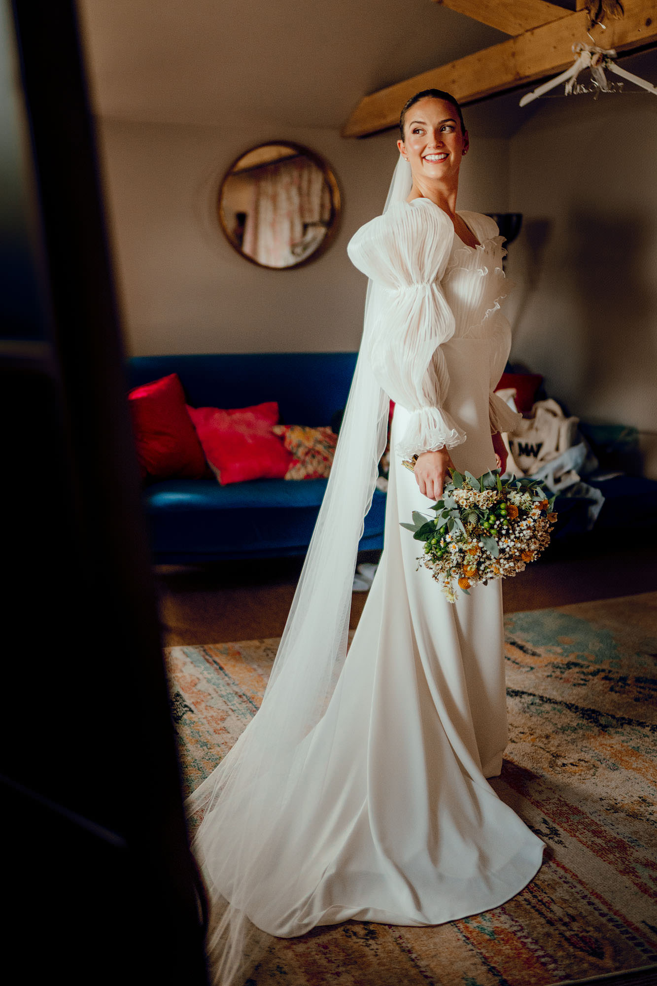 fun wedding photogtaphy surrey hamish irvine barn at botley hill 