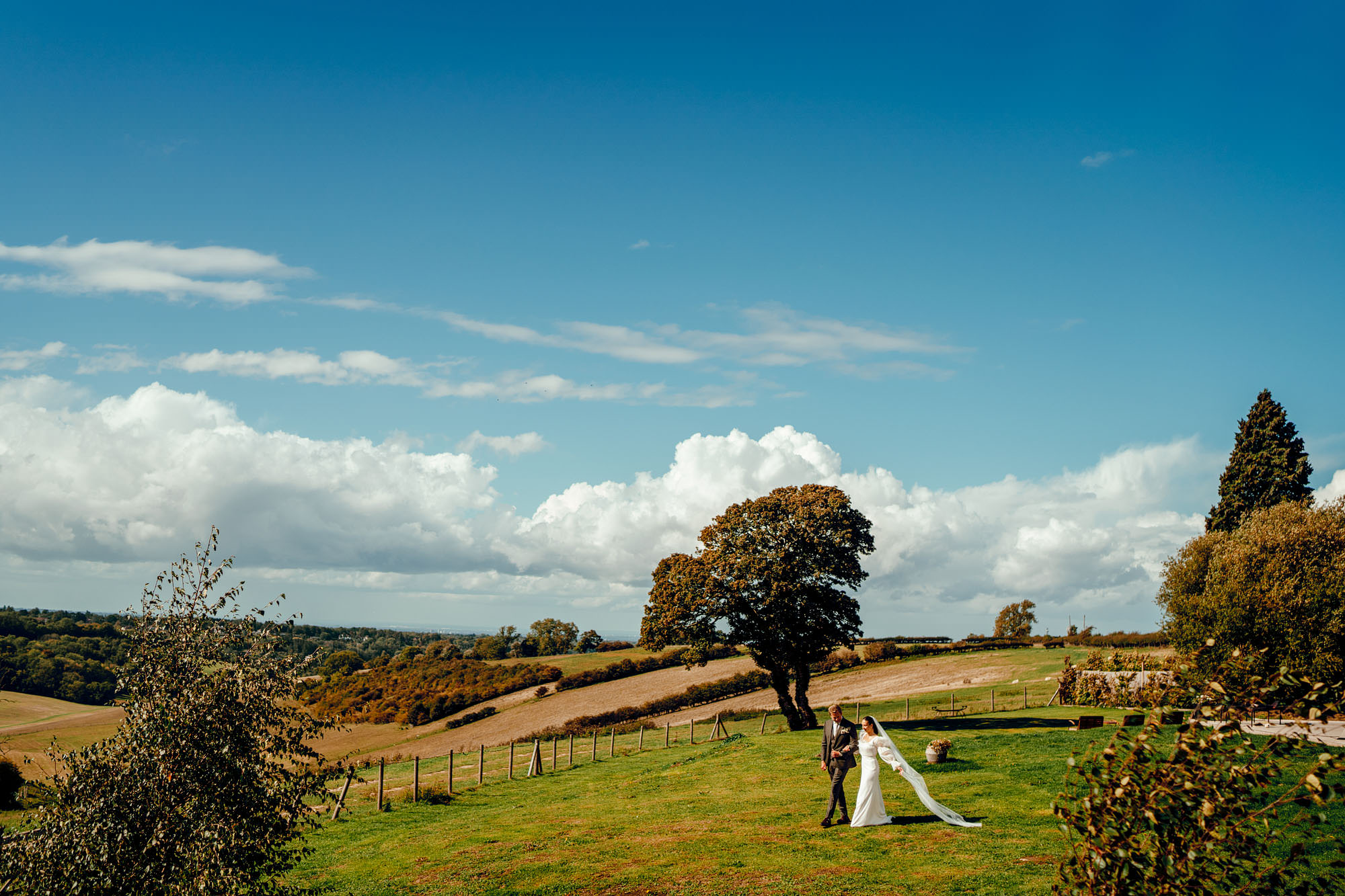 fun wedding photogtaphy surrey hamish irvine barn at botley hill 