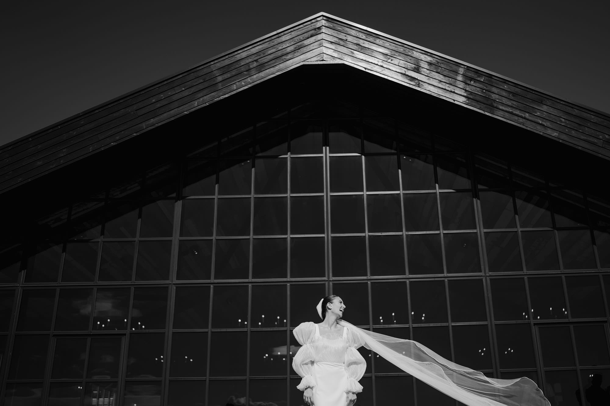 fun wedding photogtaphy surrey hamish irvine barn at botley hill