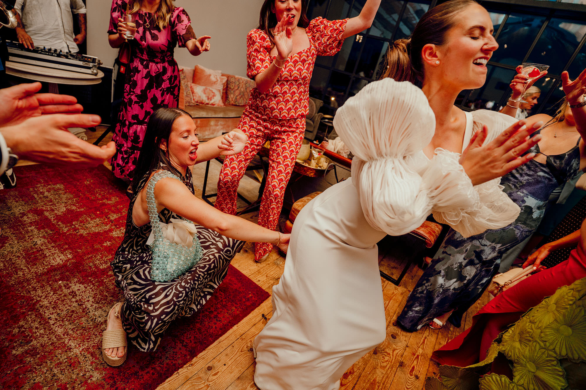 fun wedding photogtaphy surrey hamish irvine barn at botley hill