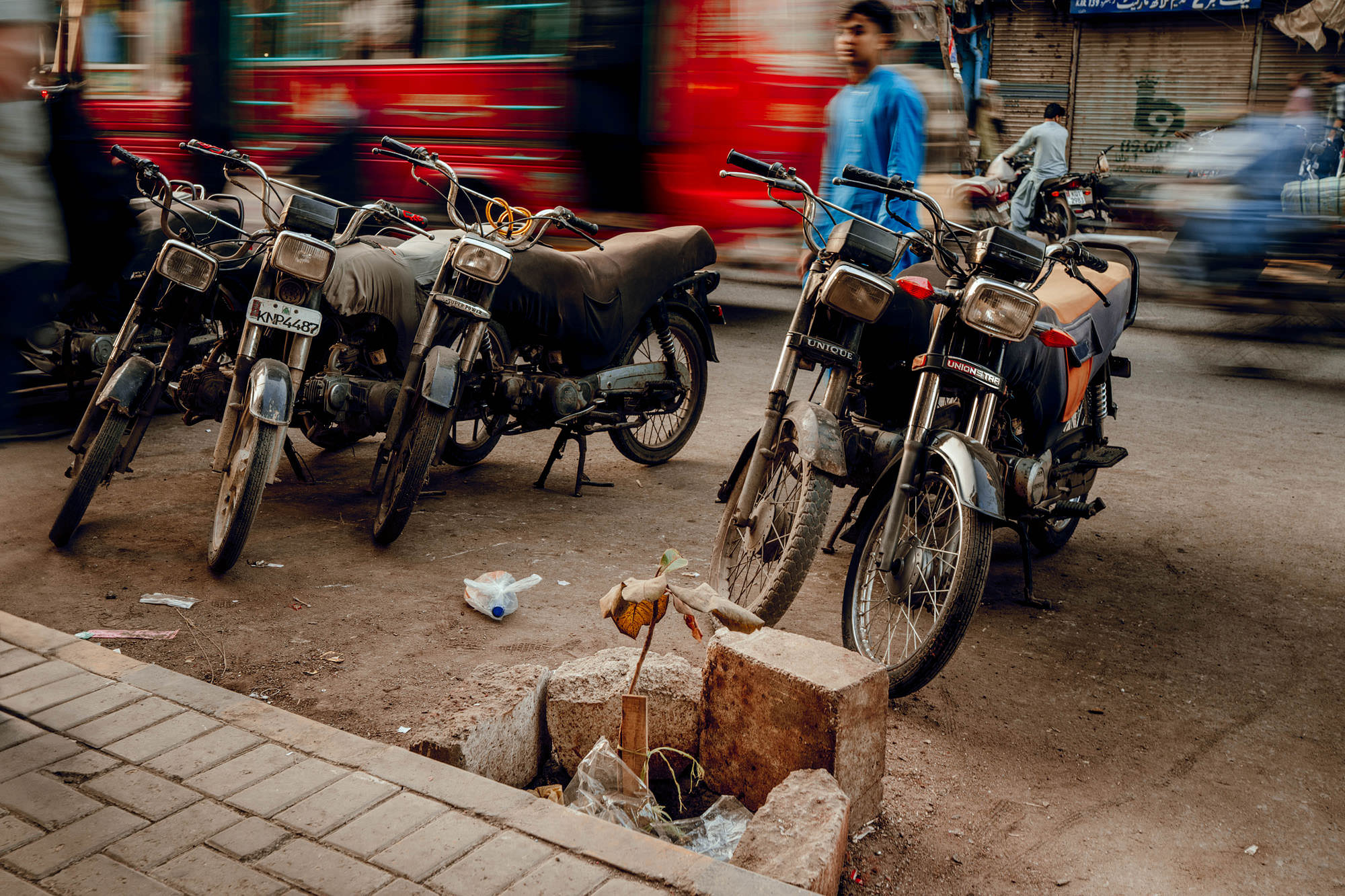 Karachi street photography by Hamish Irvine